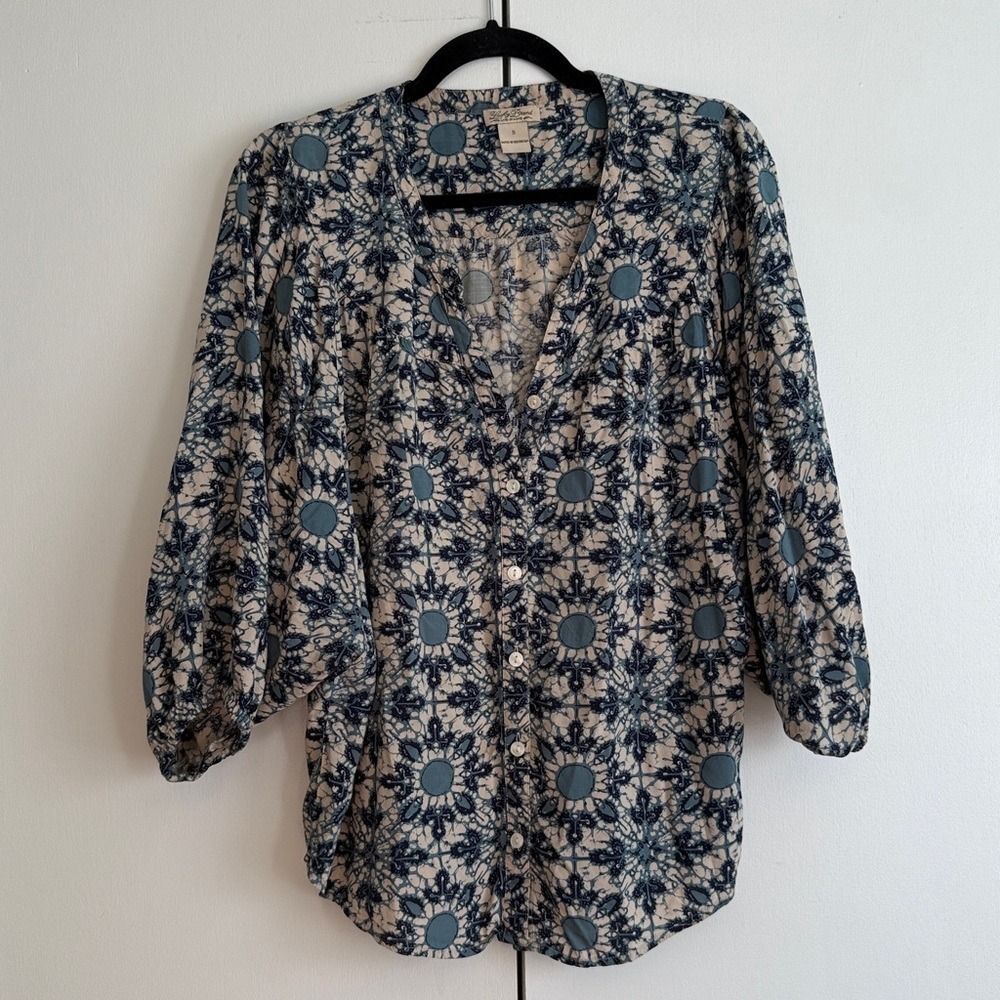 Lucky Brand Blue Medallion Print V-Neck Balloon Sleeve Button Down Blouse‎ Small